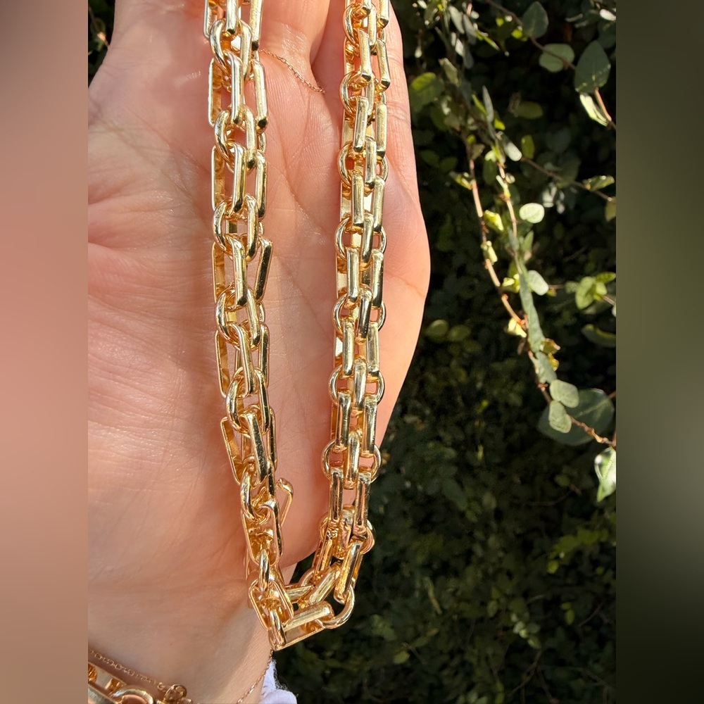 Elegant Gold Chain Necklace and Bracelet - Picture 6 of 6